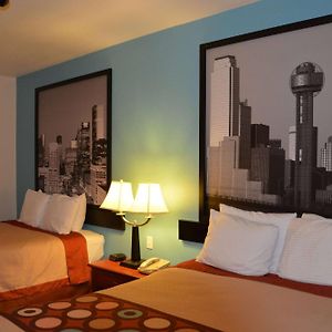 Deluxe  Queen Room Disability Access